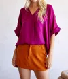 GLAM V-NECK HIGH-LOW TOP IN PLUM