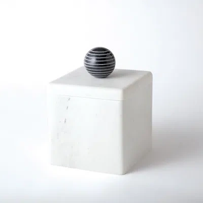 Global Views La Boite Box-med In Black;white