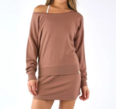 Glyder Off Shoulder Long Sleeve Top In Mocha In Brown
