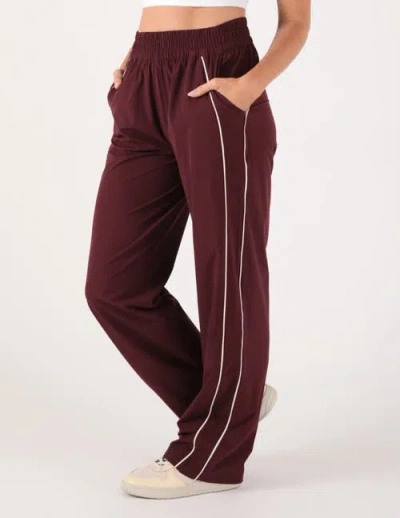 Glyder Track Mode Pant In Burgundy