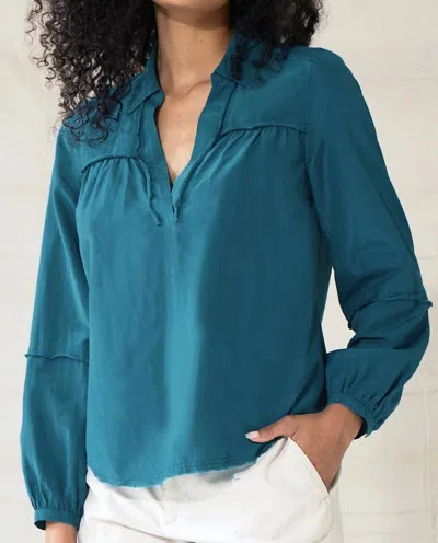 Go By Go Silk Crop In On Me Top In Atlantis In Green