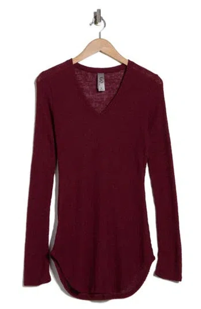 Go Couture V-neck Long Sleeve Knit T-shirt In Burgundy