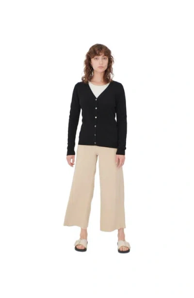 Gobi Cashmere Essential Cashmere V-neck Cardigan In Black