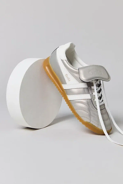 Gola Women's Stadium '86 Metallic Sneaker In Champagne/off White, Women's At Urban Outfitters