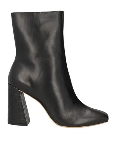 Gold & Rouge Woman Ankle Boots Black Size 6 Leather