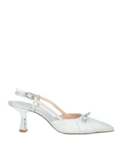 Gold & Rouge Woman Pumps Silver Size 9 Leather
