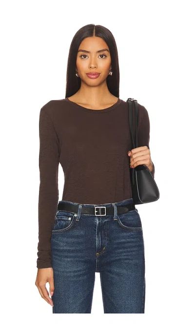 Goldie Long Sleeve Classic Crew Top In Coffee