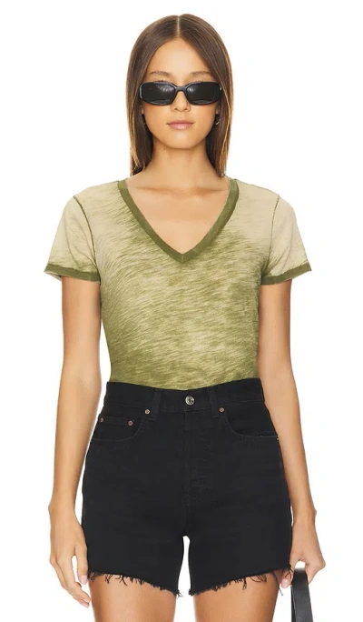 Goldie Short Sleeve V Neck Boy Tee In 深橄榄色