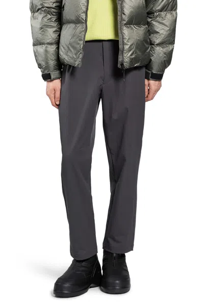 Goldwin One Tuck Tapered Stretch Trousers In Black