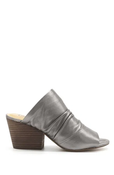 Golo Landon Leather Block Heel In Silver Leather In Grey