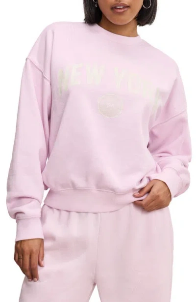 Good American Brushed Fleece Graphic Sweatshirt In Washed Cotton Candy Pink001