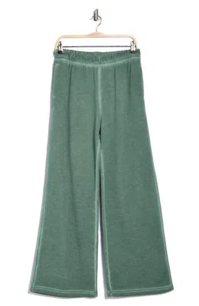 Good American Brushed Fleece Wide Leg Sweatpants