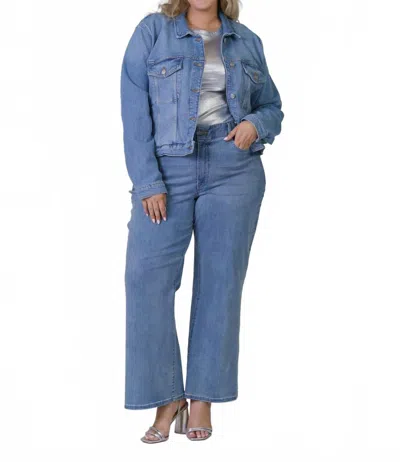 Good American Committed To Fit Button Down Jacket - Plus In Light-wash Indigo In Blue