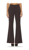 Good American Essential Suiting Flare Trousers In Brown
