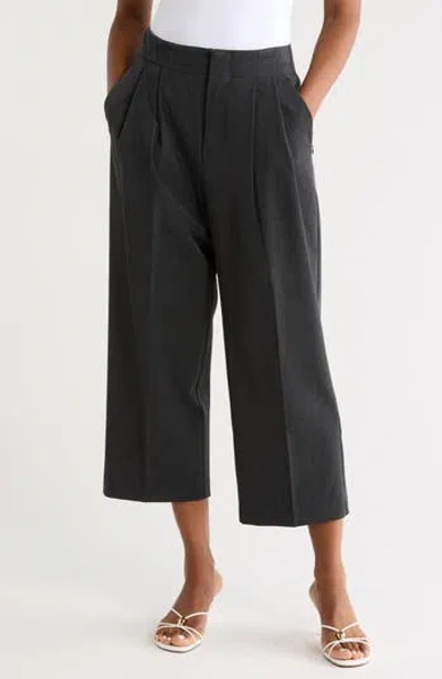 Good American Essential Suiting Pleated Crop Pants In Black