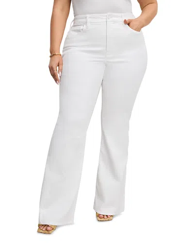 GOOD AMERICAN FLARED JEANS IN WHITE