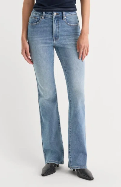 Good American Good Classic Bootcut Jeans In Cedarwick