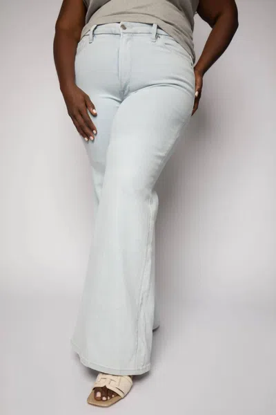 Good American Good Waist Palazzo Jeans In Light Wash In White