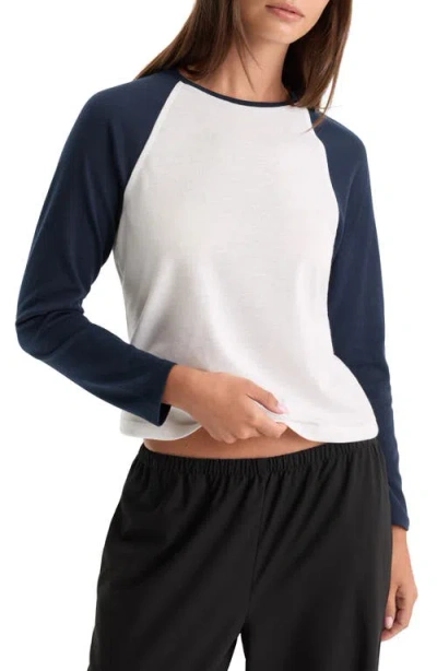 Good American Long Sleeve Raglan T-shirt In White