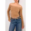 Good American Off The Shoulder Sweater In Warm Caramel003