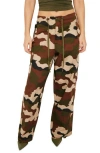 Good American Parachute Cargo Joggers In Fatigue Green Camo01