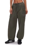 Good American Parachute Cargo Joggers In Fatigue001