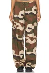 Good American Parachute Pant In Fatigue Green Camo In Animal Print