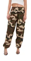 Good American Parachute Cargo Joggers In Fatigue Green Camo001