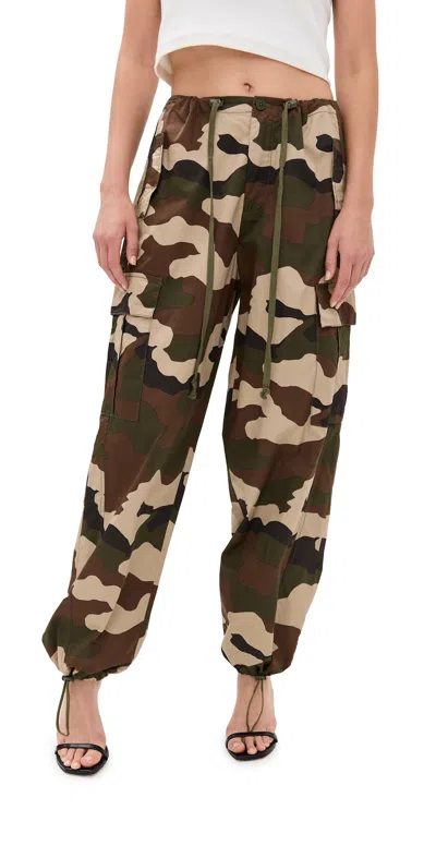 Good American Parachute Cargo Joggers In Fatigue Green Camo001