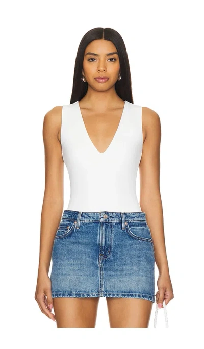 Good American Scuba Deep V Body In White001