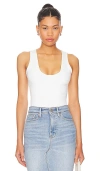 Good American Sleeveless Square Neck Tank Bodysuit In White001