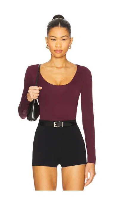 Good American Sculpting Scoop Neck Bodysuit In Burgundy