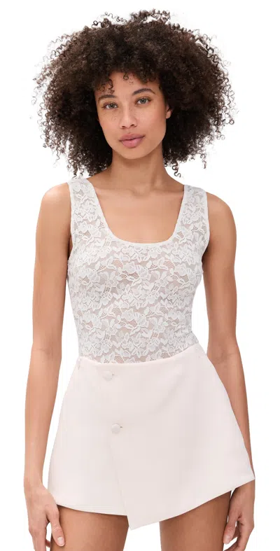 Good American Stretch Lace Scoop Tank Bodysuit Chalk In Gray