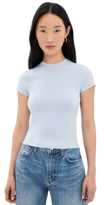 Good American Super Stretch Baby Tee Sky In Blue
