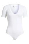 Good American Super Stretch Deep V-neck Bodysuit In White001