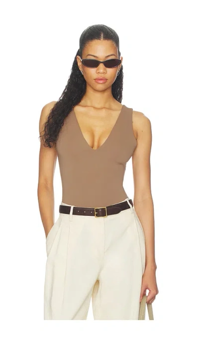 Good American The Sculpting Deep V Bodysuit In Brown