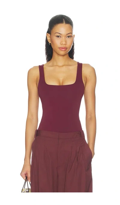 Good American The Sculpting Modern Tank Top In Burgundy