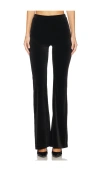 Good American Velvet Flare Pant In Black