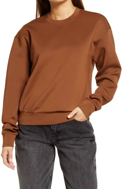 Good American Women's Scuba Boyfriend Crewneck Sweatshirt In Burnt Caramel In Multi