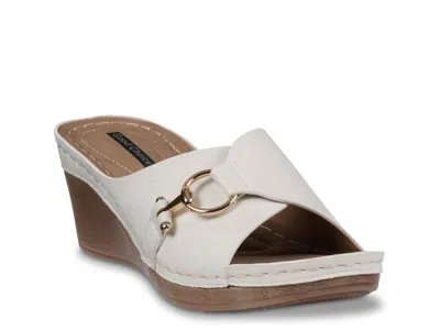 Good Choice Bay Sandal In White