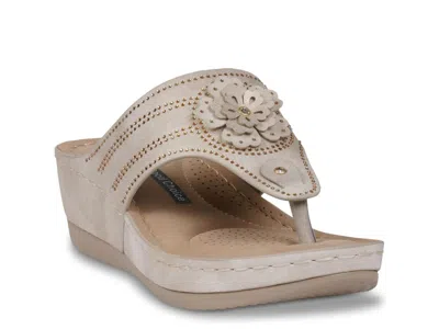 Good Choice Cora Wedge Sandal In Neutral