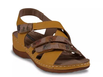 Good Choice Dalary Wedge Sandal In Yellow