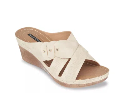 Good Choice Dorty Wedge Sandal In White