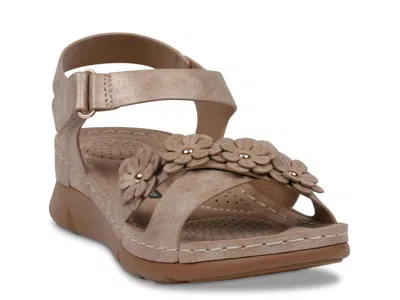 Good Choice Faye Wedge Sandal In Gold