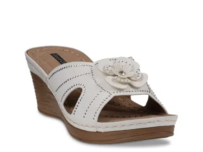 Good Choice Fiora Wedge Sandal In White