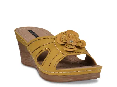 Good Choice Fiora Wedge Sandal In Yellow