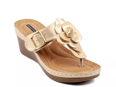 Good Choice Flora2 Wedge Sandal In Gold