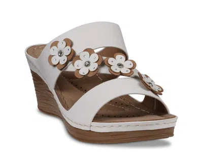 Good Choice Halia Wedge Sandal In White