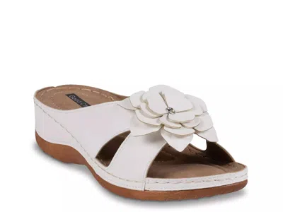 Good Choice Joy Wedge Sandal In White