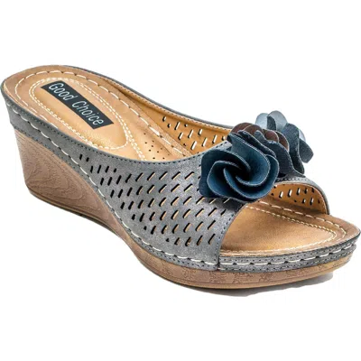 Good Choice Juliet Womens Faux-leather Perforated Wedge Sandals In Silver